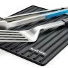 Broil King Silikon Besteckablage -Günstiges Grill Geschäft 13640 Broil King 60009 propped 01
