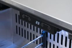 BULL Premium Outdoor Schubladen-Kühlschrank Mit LED Kontrollpanel, IPX4 Spritzwassergeschützt -Günstiges Grill Geschäft 22280 BULL Schubladen Kuehlschrank LED P 6 1613487088