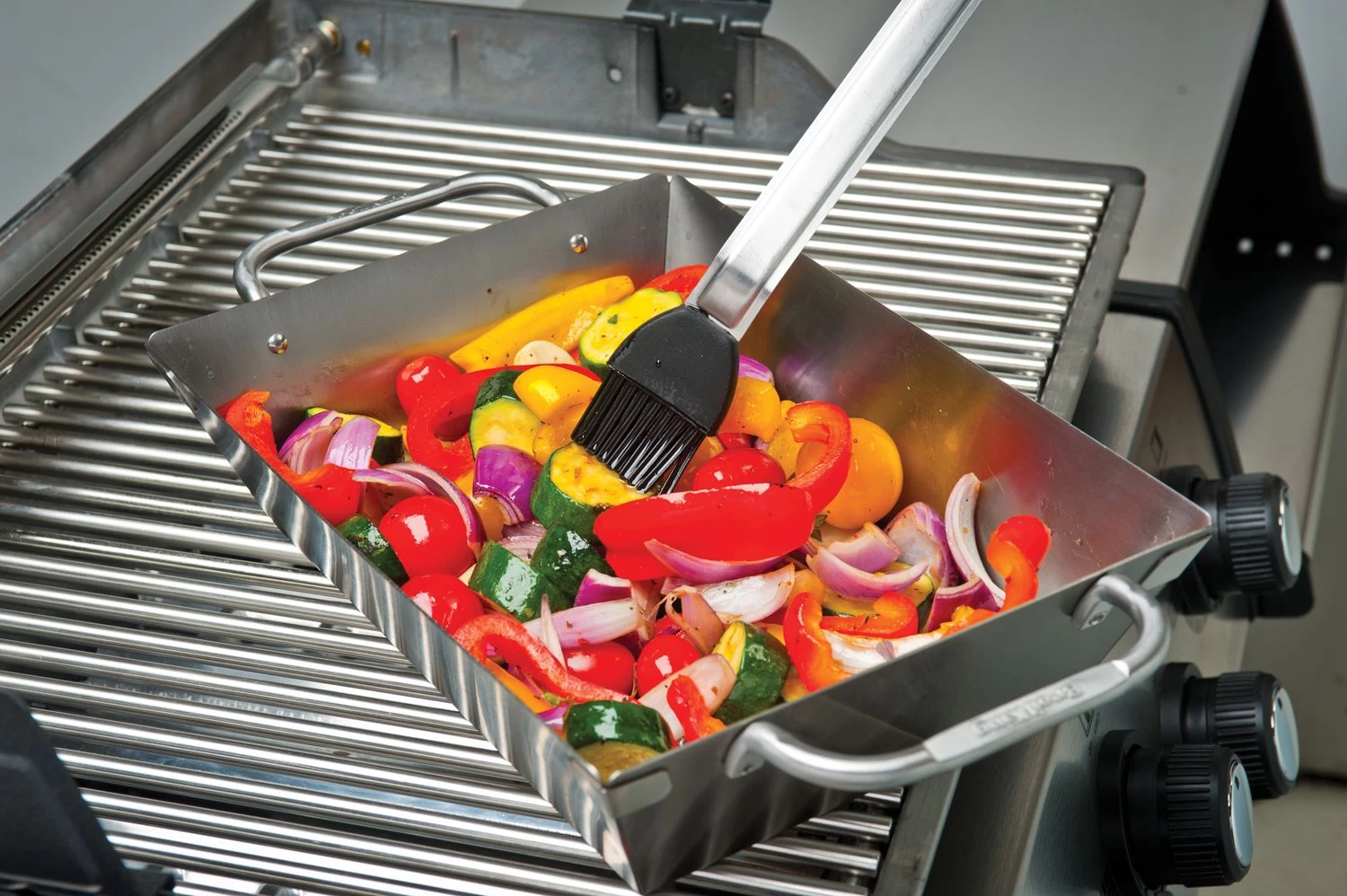 Broil King Gemüse Grillkorb Premium, Edelstahl 26 X 18cm 5 Broil King Gemüse Grillkorb Premium, Edelstahl 26 X 18cm – Bild 3