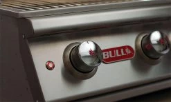 BULL Diablo - Gasgrill Mit Infrarot Backburner Und Rotisserie 17 BULL Diablo - Gasgrill Mit Infrarot Backburner Und Rotisserie -Günstiges Grill Geschäft Bull Diablo Standgeraet Bedienknoepfe 6248CEBU Stand