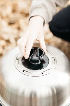 Cobb Grill Premier AIR Deluxe Holzkohlegrill - Modell 2023 -Günstiges Grill Geschäft Cobb Grill Premier AIR Deluxe Deckel Ventil