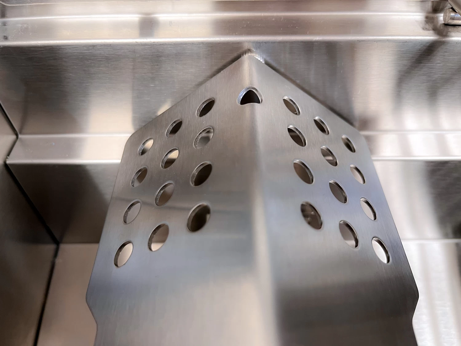 Grillfürst G201E 2-Brenner Gasgrill Portabel V2 - Campinggrill / Balkongrill 50mbar 9 Grillfürst G201E 2-Brenner Gasgrill Portabel V2 - Campinggrill / Balkongrill 50mbar – Bild 7