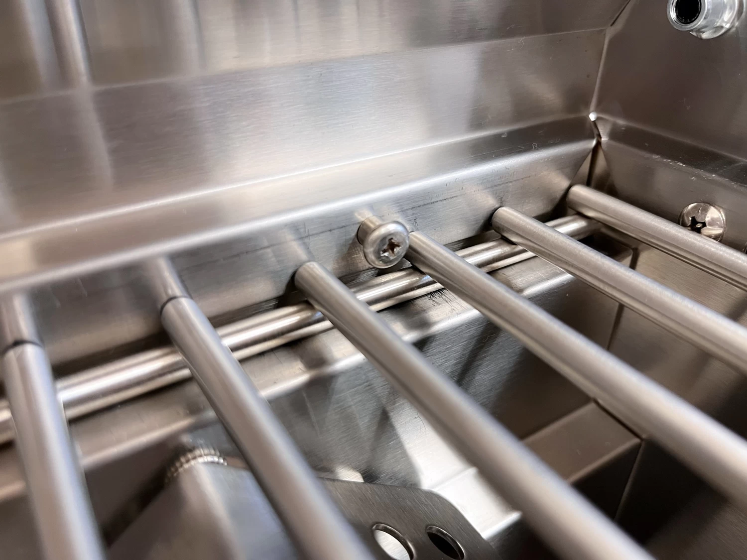 Grillfürst G201E 2-Brenner Gasgrill Portabel V2 - Campinggrill / Balkongrill 50mbar 13 Grillfürst G201E 2-Brenner Gasgrill Portabel V2 - Campinggrill / Balkongrill 50mbar – Bild 11