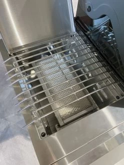 Grillfürst G520G 5-Brenner Gasgrill - Eintracht Frankfurt Edition - Gusseisenroste - X-DEAL Inkl. Zubehörpaket -Günstiges Grill Geschäft Grillfuerst Gasgrill 520E Steakbrenner hoehenverstellbarer Rost