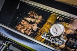 Grillfürst S530G 5-Brenner Gasgrill Mit Seitenkocher Und Gusseisen Rosten Inkl. Abdeckhaube 14 Grillfürst S530G 5-Brenner Gasgrill Mit Seitenkocher Und Gusseisen Rosten Inkl. Abdeckhaube -Günstiges Grill Geschäft Grillfuerst Gasgrill Sichtfenster Deckel 1