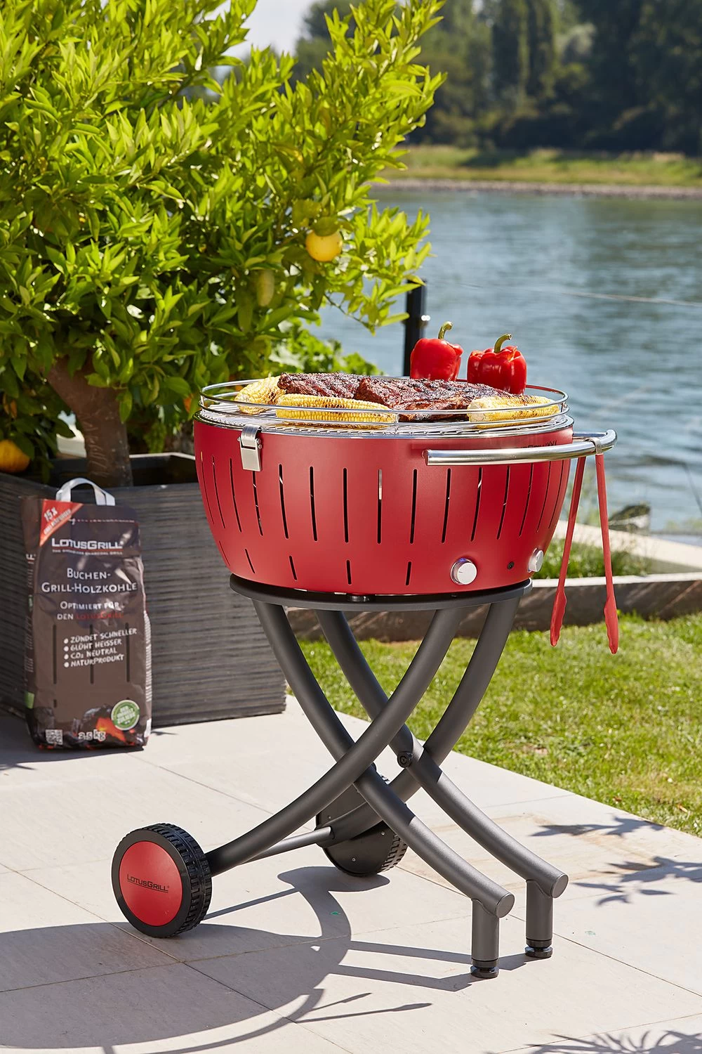 LotusGrill XXL - Holzkohle Grillstation - Feuerrot 5 LotusGrill XXL - Holzkohle Grillstation - Feuerrot – Bild 3