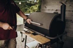 Moesta Pelletgrill Sheriff Inklusive Bambus Ablagebrett - Modell 2023 16 Moesta Pelletgrill Sheriff Inklusive Bambus Ablagebrett - Modell 2023 -Günstiges Grill Geschäft Moesta Sheriff Pelletgrill Anwendung Deckel oeffnen 10593