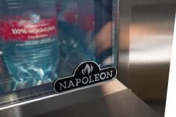 Napoleon Outdoor - Kühlschrank, 135 Liter, Linksdrehende Tür Mit Doppelverglasung Und LED Beleuchtung - Wasserdicht Nach IP24 -Günstiges Grill Geschäft NFR135ORGL Napoleon Kuehlschrank doppelt verglast