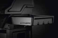 Napoleon Freestyle 365 Gasgrill, Graphit - Mit Sizzle Zone Und Tür - Modell 2023 NEU 22 Napoleon Freestyle 365 Gasgrill, Graphit - Mit Sizzle Zone Und Tür - Modell 2023 NEU -Günstiges Grill Geschäft Napoleon Freestyle 365 Sizzle Zone Tuer Seitenablage