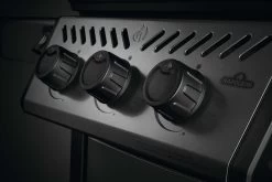 Napoleon Freestyle 365 Gasgrill, Graphit - Mit Sizzle Zone - Modell 2023 - X-DEAL Inkl. Abdeckhaube Und Gussplatte -Günstiges Grill Geschäft Napoleon Freestyle Bedienknoepfe 8