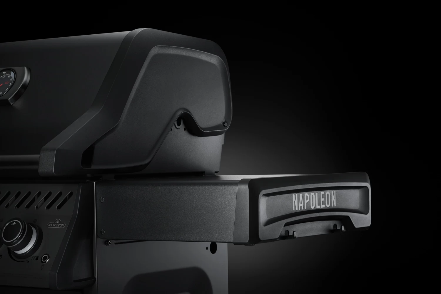 Napoleon Phantom Rogue SE 425 Gasgrill, Mattschwarz Mit Sizzle Zone Und Heckbrenner - Modell 2023 9 Napoleon Phantom Rogue SE 425 Gasgrill, Mattschwarz Mit Sizzle Zone Und Heckbrenner - Modell 2023 – Bild 7