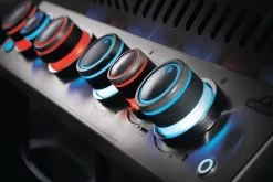 Napoleon Prestige 500 Gasgrill, Schwarz - Mit Safety Glow - X-DEAL Inkl. Grillthermometer, Schneidebrett Und Windschild Für SIZZLE ZONE -Günstiges Grill Geschäft Napoleon Prestige 500 Safety Glow Drehreglerbeleuchtung 1