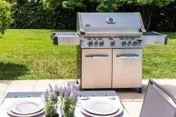 Napoleon Prestige 665 Edelstahl Gasgrill - Mit Safety Glow - Modell 2023 -Günstiges Grill Geschäft Napoleon Prestige 665 Lifestyle Garten