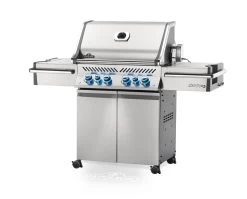 Napoleon Prestige Pro 500-3 Edelstahl Gasgrill Inkl. Drehspieß - X-DEAL Inkl. Napoleon TravelQ PRO285 Kompakt Gasgrill -Günstiges Grill Geschäft Napoleon Prestige Pro 500 seitlich 01 1