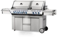 Napoleon Prestige Pro 825-3 Edelstahl Gasgrill Inkl. Drehspieß Und Bodenbeleuchtung + Gratis Napoleon Holzkohlegrill Kugelgrill Ø 57cm -Günstiges Grill Geschäft Napoleon Prestige Pro 825 Gasgrill seitlich 2