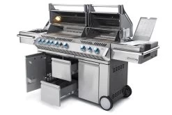 Napoleon Prestige Pro 825-3 Edelstahl Gasgrill Inkl. Drehspieß Und Bodenbeleuchtung + Gratis Napoleon TravelQ PRO285 Kompakt Gasgrill -Günstiges Grill Geschäft Napoleon Prestige Pro 825 Gasgrill seitlich offen