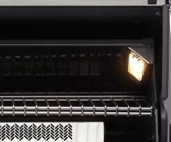 Napoleon Prestige Pro 500-3 Edelstahl Gasgrill Inkl. Drehspieß - Modell 2023 -Günstiges Grill Geschäft Napoleon Prestige Pro Innenbeleuchtung