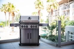 Napoleon Rogue SE 525 Edelstahl Gasgrill Mit Sizzle Zone Und Heckbrenner - Modell 2023 -Günstiges Grill Geschäft Napoleon Rogue RSE 525 Edelstahl lifestyle