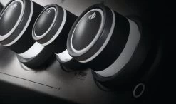 Napoleon Rogue SE 625 Edelstahl Gasgrill Mit Sizzle Zone Und Heckbrenner - Modell 2023 -Günstiges Grill Geschäft Napoleon Rogue SE Drehknoepfe beleuchtet 3