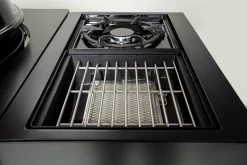 Outdoorchef Gas Kugelgrill Arosa 570 G Evo Black Style - Inkl. Blazing-/Cooking Zone Kit Plus -Günstiges Grill Geschäft Outdoochef Kugelgrill Arosa 570 G Blazing Zone