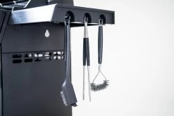 Outdoorchef Dualchef 425 G BZ Gasgrill Mit BLAZING ZONE Infrarotbrenner 32 Outdoorchef Dualchef 425 G BZ Gasgrill Mit BLAZING ZONE Infrarotbrenner -Günstiges Grill Geschäft Outdoorchef Dualchef 425G BZ Detail Besteckhalter 1