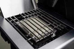 Outdoorchef Dualchef 425 G BZ Gasgrill Mit Blazing Zone Infrarotbrenner + DGS Gusseisen Grillrost 2 Stk.+ DGS Gemüse Grillrost 2 Stk. -Günstiges Grill Geschäft Outdoorchef Dualchef 425G BZ Detail Blazing Zone