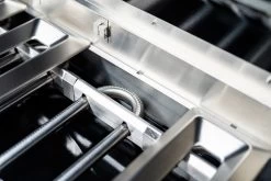 Outdoorchef Dualchef S 425 G Edelstahl Gasgrill Mit Seitenkocher + BLAZING ZONE Infrarotbrenner -Günstiges Grill Geschäft Outdoorchef Dualchef S 425 G Brennerwanne