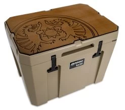 Petromax Haft-Auflage Für Kühlbox Kx50 Braun Mit Drachenemblem -Günstiges Grill Geschäft Petromax kx50 padw d Haft Auflage Kuehlbox kx50 sand braun Drachen 3 1625147104