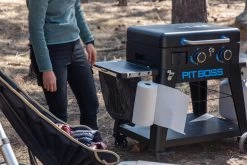 Pit Boss Plancha Grill Ultimate Plancha 2-Brenner - Mit Untergestell -Günstiges Grill Geschäft Pit Boss Planchagrill 2 Brenner Seitenablage Kuechenrollenhalter