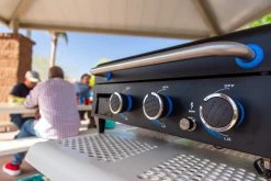 Pit Boss Plancha Grill Ultimate Plancha 3-Brenner - Mit Untergestell 27 Pit Boss Plancha Grill Ultimate Plancha 3-Brenner - Mit Untergestell -Günstiges Grill Geschäft Pit Boss Planchagrill 3 Brenner Temperaturregler