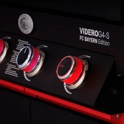 Rösle Videro G4-S VARIO+ Schwarz Gasgrill - FC Bayern Edition -Günstiges Grill Geschäft Roesle Gasgrill Videro FC Bayern Drehknoepfe beleuchtet