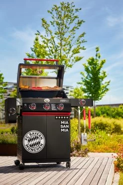 Rösle Videro G3-S VARIO+ Schwarz Gasgrill - FC Bayern Edition - Inkl. FC Bayern Abdeckhaube, Barbecue Grillzange Und Burgerpresse -Günstiges Grill Geschäft Roesle Videro G3 S FC Bayern Edition