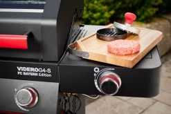 Rösle Videro G4-S VARIO+ Schwarz Gasgrill - FC Bayern Edition -Günstiges Grill Geschäft Roesle Videro G4 S Bayern Grill Seitenablage