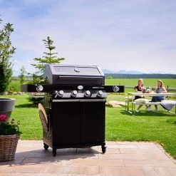 Rösle Gasgrill Videro G4-S Vario+ Nero Schwarz - Modell 2023 - X-DEAL Inkl. Abdeckhaube, Grillplatte Und Drehspieß 30 Rösle Gasgrill Videro G4-S Vario+ Nero Schwarz - Modell 2023 - X-DEAL Inkl. Abdeckhaube, Grillplatte Und Drehspieß -Günstiges Grill Geschäft Roesle Videro G4 S Vario NERO matt schwarz Vario Halter 6