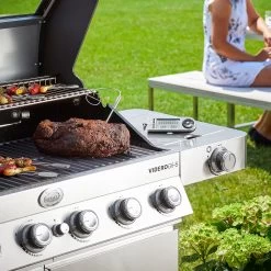 Rösle Gasgrill Videro G6-S VARIO+ - Limited Edition Modell 2023 - SMART Deal Inkl. Grillfürst Grill Control + Abdeckhaube Und Grillplatte -Günstiges Grill Geschäft Roesle Videro G6 S Edelstahl Gasgrill Station Mood 1