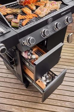 Rösle Gasgrill Videro Pro G4-S Vario+ Mattschwarz - Modell 2023 18 Rösle Gasgrill Videro Pro G4-S Vario+ Mattschwarz - Modell 2023 -Günstiges Grill Geschäft RoesleVidero Pro G4 S Detail Unterschrank Schubladen