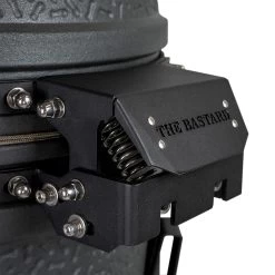 The Bastard Keramikgrill VX Medium - Complete - Schwarz Matt - Modell 2023 20 The Bastard Keramikgrill VX Medium - Complete - Schwarz Matt - Modell 2023 -Günstiges Grill Geschäft The Bastard VX Medium Detail Deckelschanier