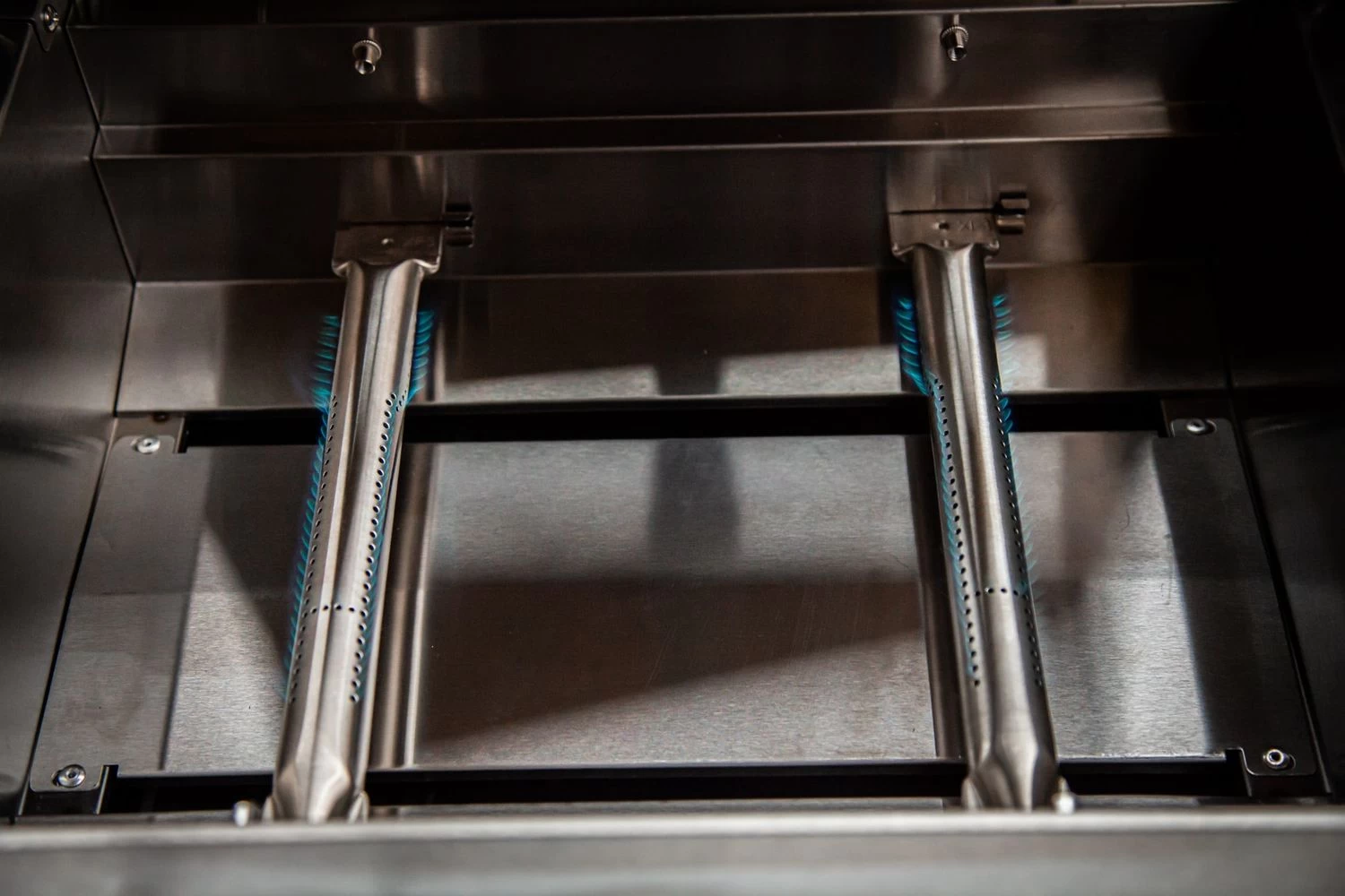 Grillfürst G201E 2-Brenner Gasgrill Portabel V2 - Campinggrill / Balkongrill 50mbar - Inkl. Untergestell 9 Grillfürst G201E 2-Brenner Gasgrill Portabel V2 - Campinggrill / Balkongrill 50mbar - Inkl. Untergestell – Bild 7