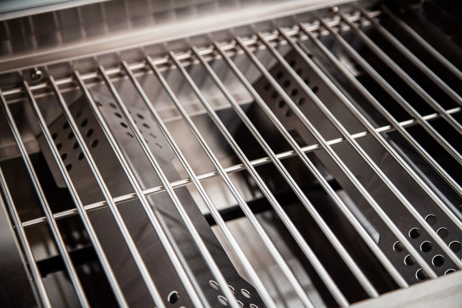 Grillfürst G201E 2-Brenner Gasgrill Portabel V2 - Campinggrill / Balkongrill 50mbar - Inkl. Untergestell 13 Grillfürst G201E 2-Brenner Gasgrill Portabel V2 - Campinggrill / Balkongrill 50mbar - Inkl. Untergestell – Bild 11