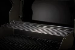 Napoleon Rogue XT 425 Edelstahl Gasgrill Mit Sizzle Zone - Modell 2023 -Günstiges Grill Geschäft napoleon rogue gasgrill warmhalterost 1