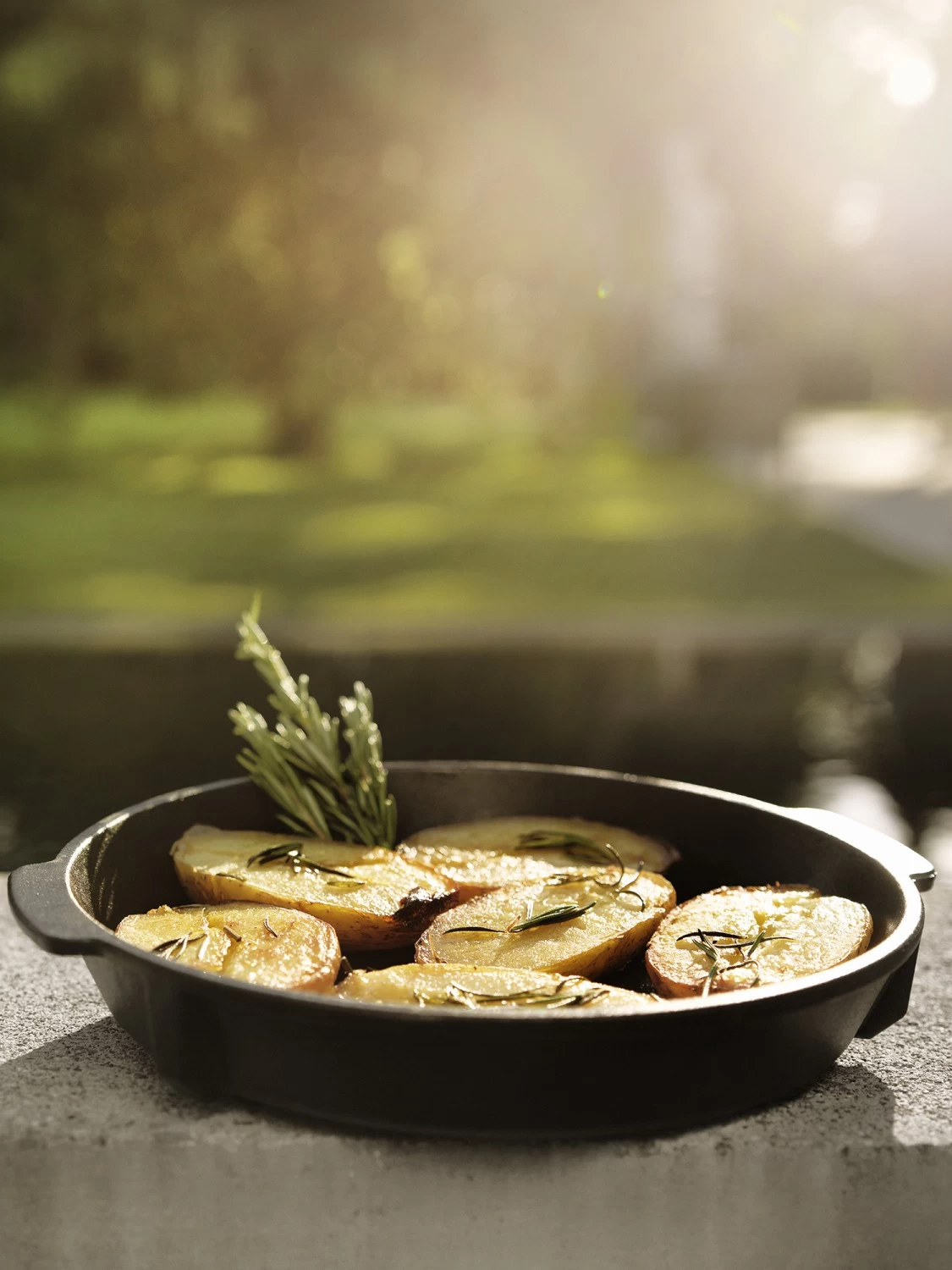 Outdoorchef Gusseisenpfanne / Aromapfanne Ø 23cm 3 Outdoorchef Gusseisenpfanne / Aromapfanne Ø 23cm