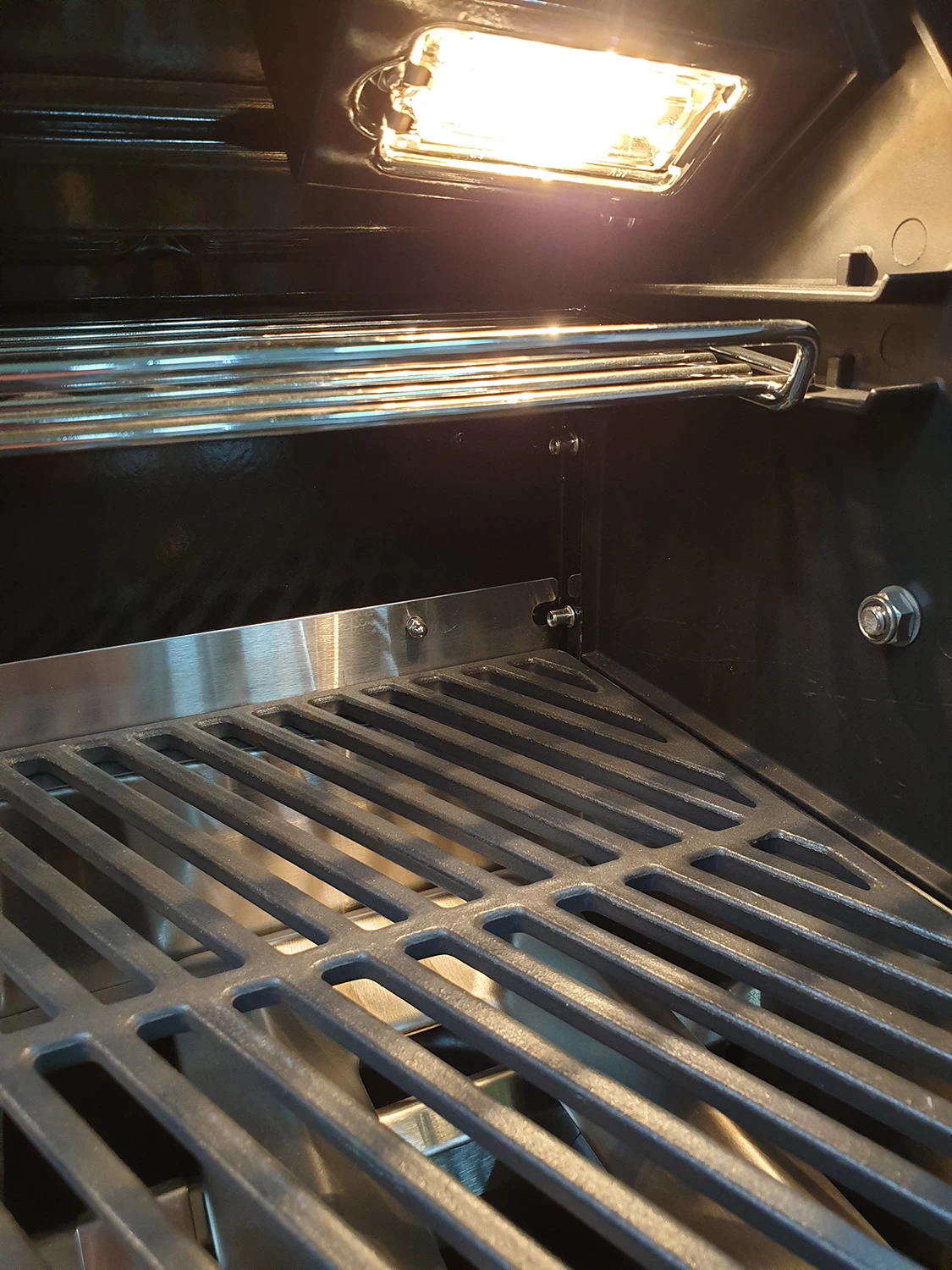 Outdoorchef Dualchef S 425 G Edelstahl Gasgrill Mit Seitenkocher 5 Outdoorchef Dualchef S 425 G Edelstahl Gasgrill Mit Seitenkocher – Bild 3