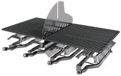 Outdoorchef Dualchef S 425 G Edelstahl Gasgrill Mit Seitenkocher + Blazing Zone Infrarotbrenner + DGS Gusseisen Grillrost 2 Stk. + DGS Gemüse Grillrost 2 Stk. -Günstiges Grill Geschäft outdoorchef dualchef dual gourmet system 4